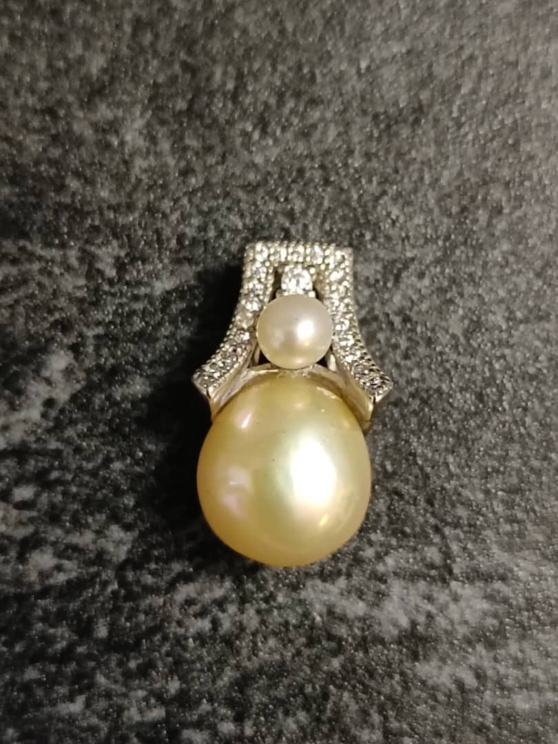 Celestica Vintage Golden Pearl Pendant