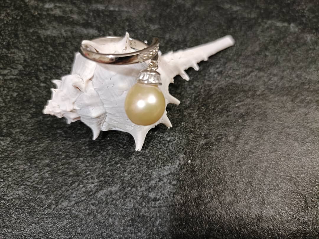 Golden Pearl Dazzle Ring