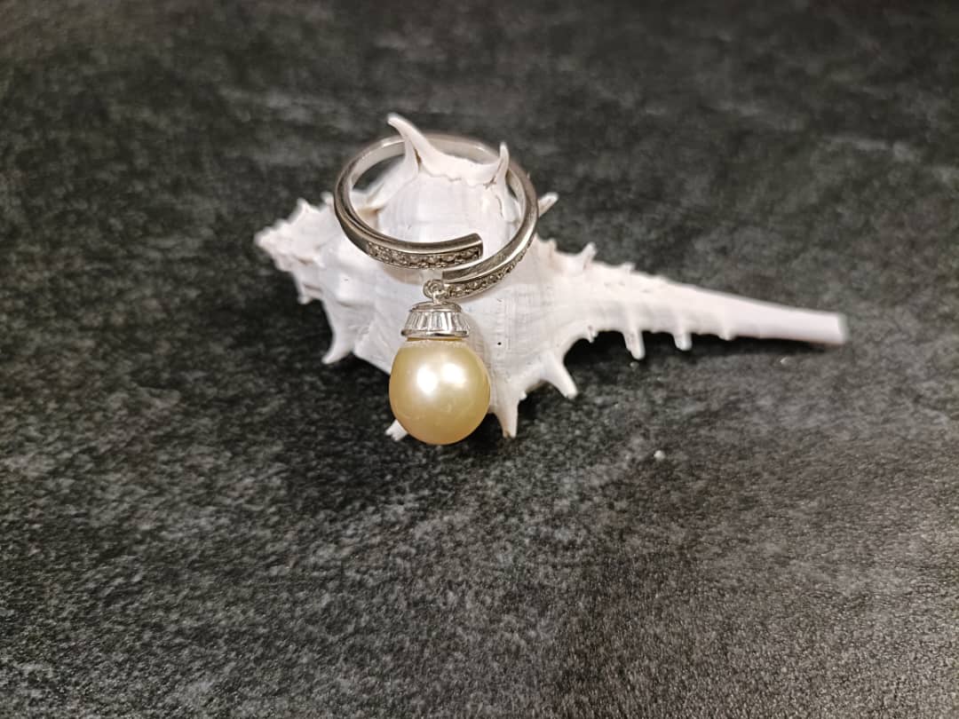 Golden Pearl Dazzle Ring