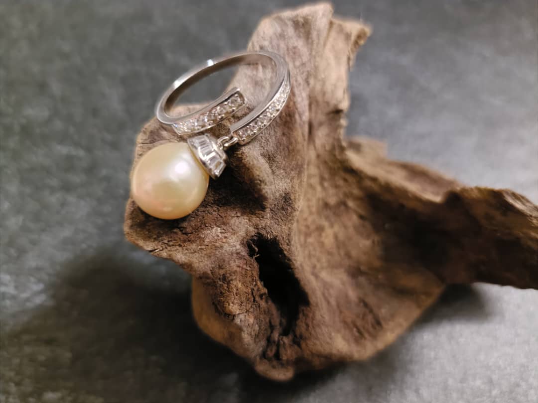 Golden Pearl Dazzle Ring