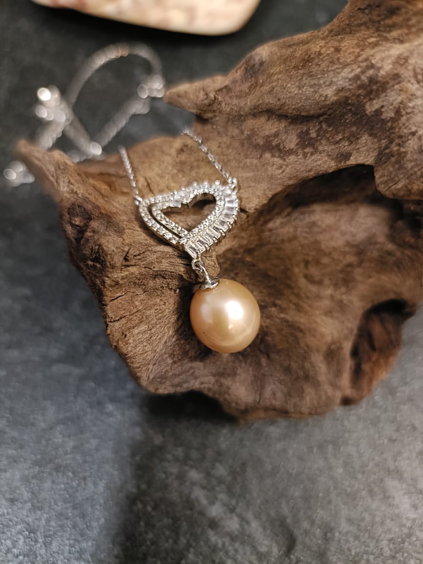 Vintage Heart Charm Golden Pearl Necklace