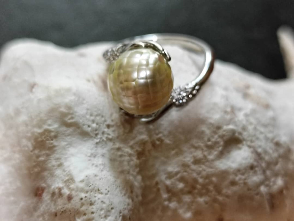 The Motherly Sea Pearl Golden Ring