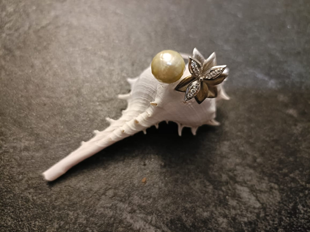 Rosy Sorella Golden Pearl Ring