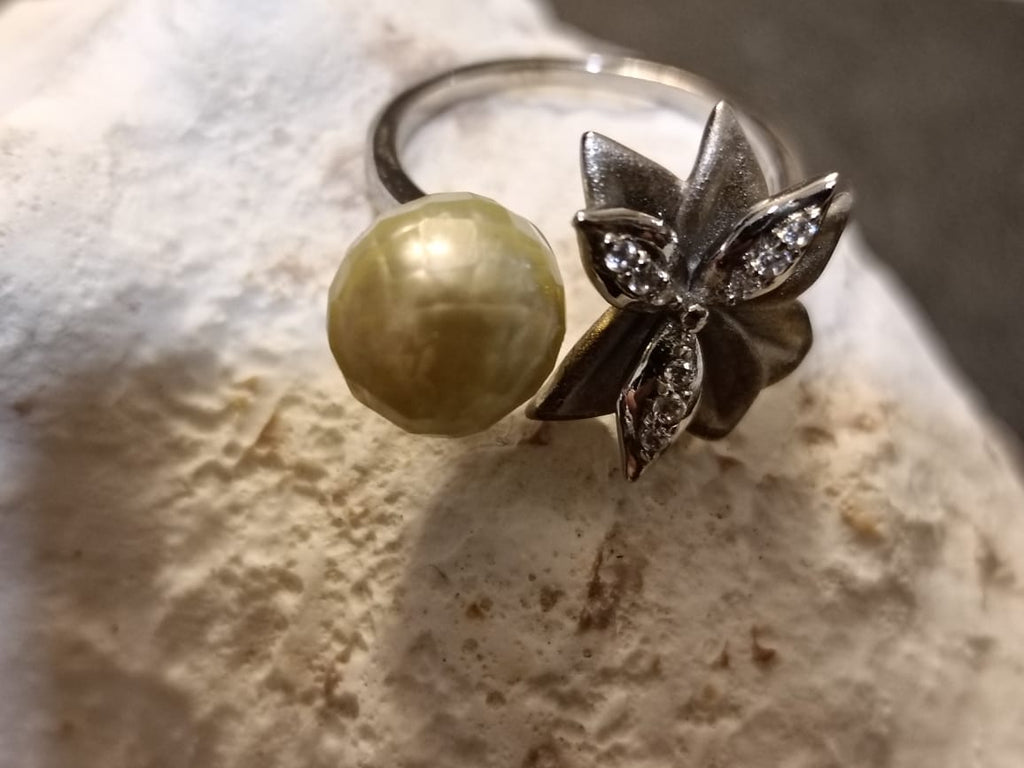 Rosy Sorella Golden Pearl Ring