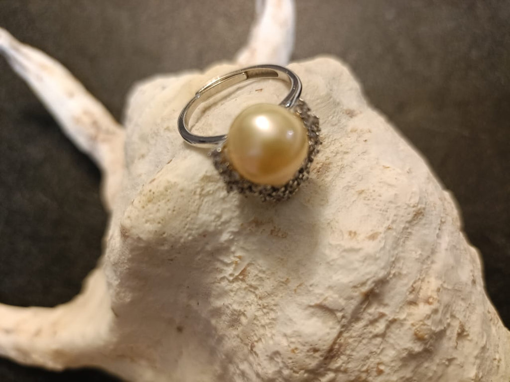 Sea Echo Golden Pearl Ring
