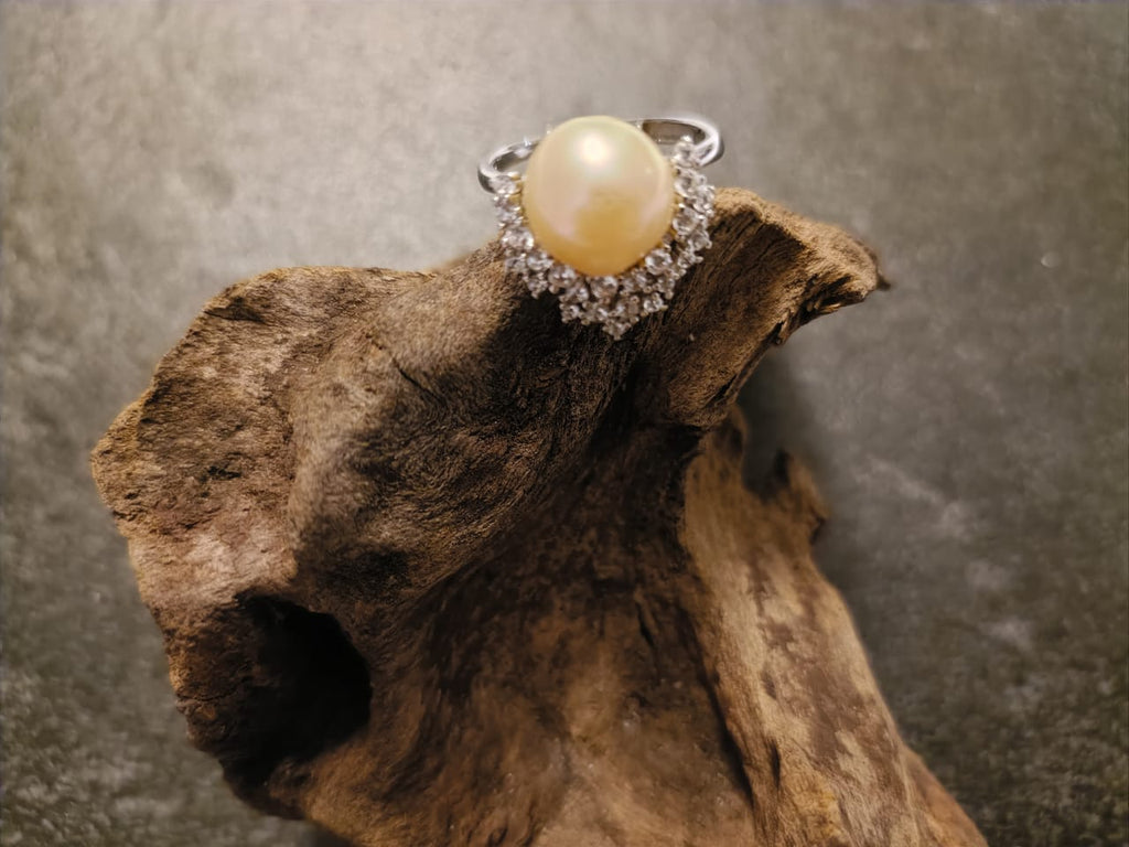 Sea Echo Golden Pearl Ring