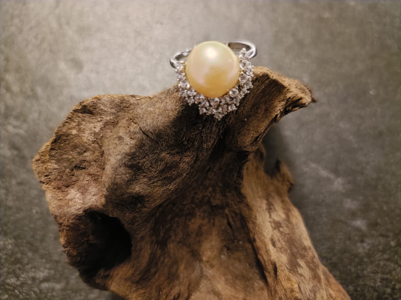 Sea Echo Golden Pearl Ring