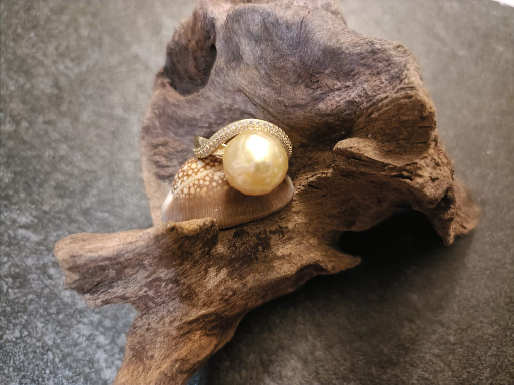 Petal Gleam Golden Pearl Ring