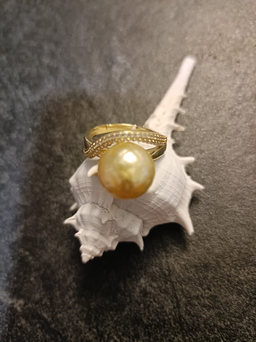 Petal Gleam Golden Pearl Ring