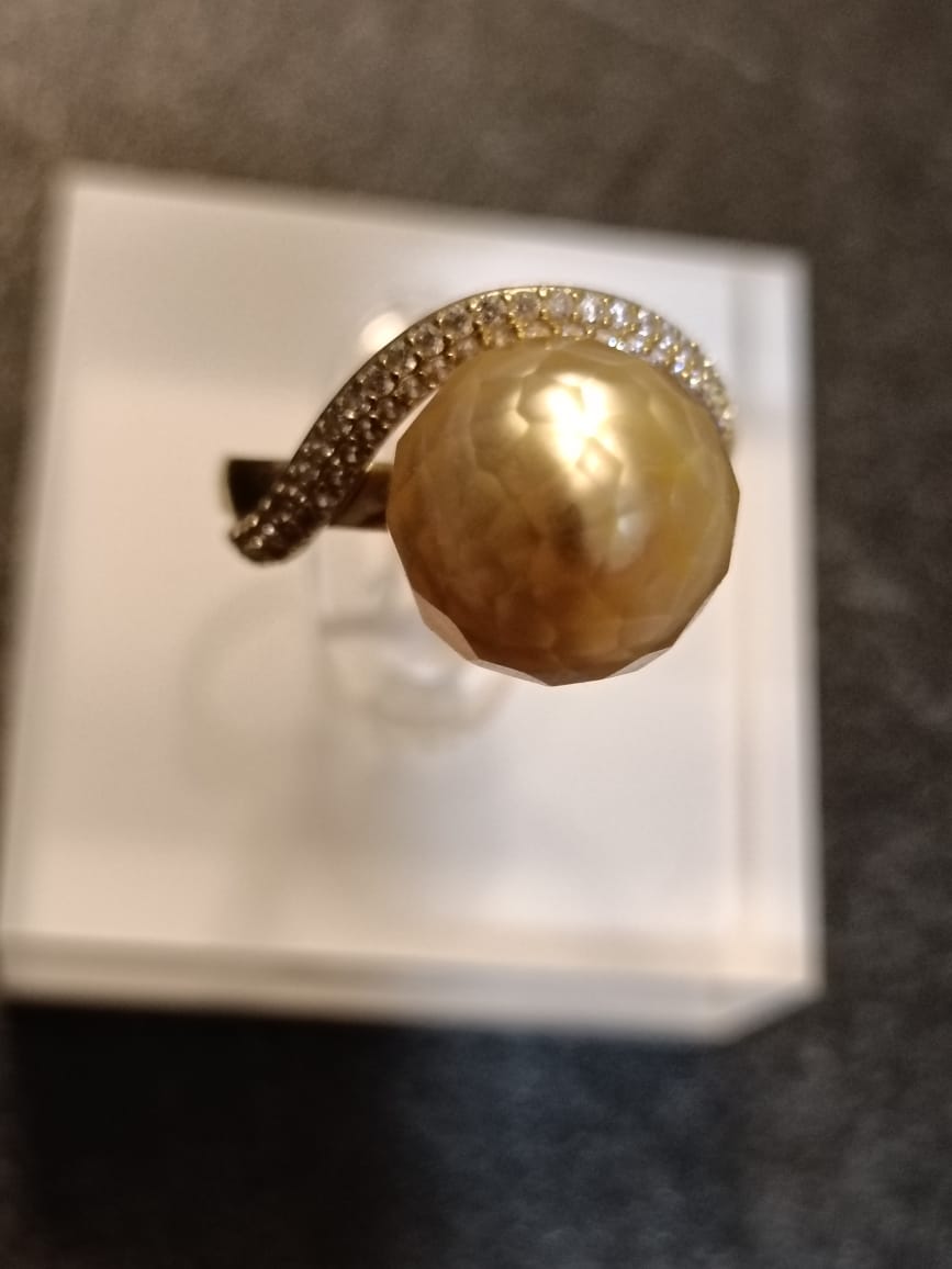 Petal Gleam Golden Pearl Ring