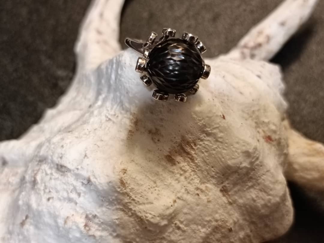 Elegant Glimmer Black Pearl Ring
