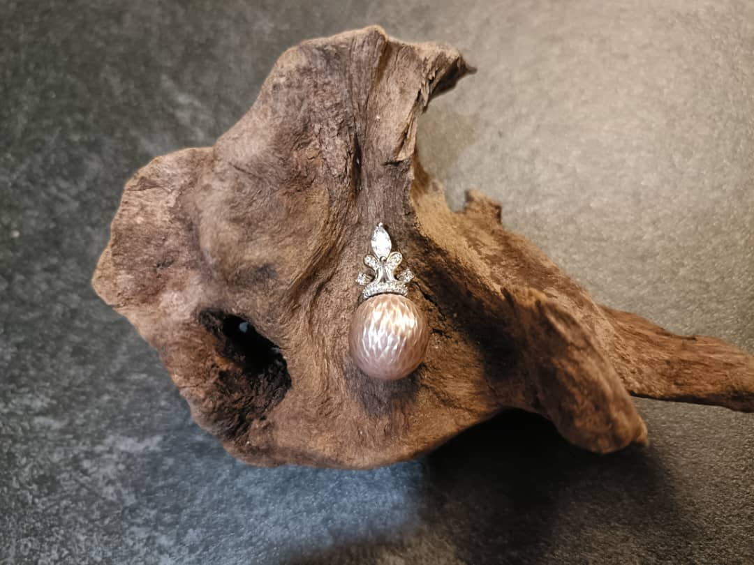 Shine Crown Purple Pearl Pendant