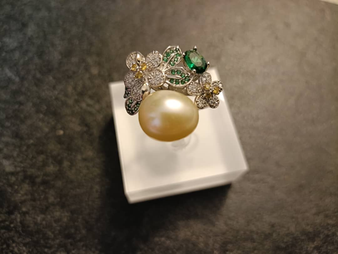 Oval Shape Unique Flowery Pearl Ring