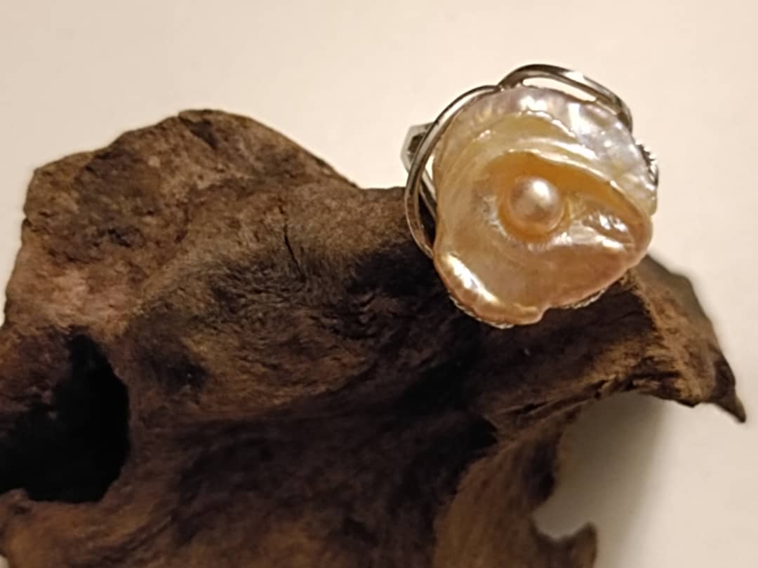 The Flower Ocean Pearl Ring