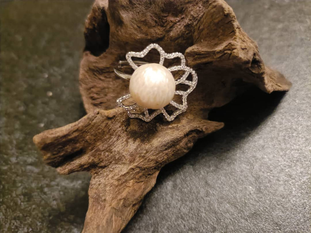 Glimmer Verse Pearl Ring