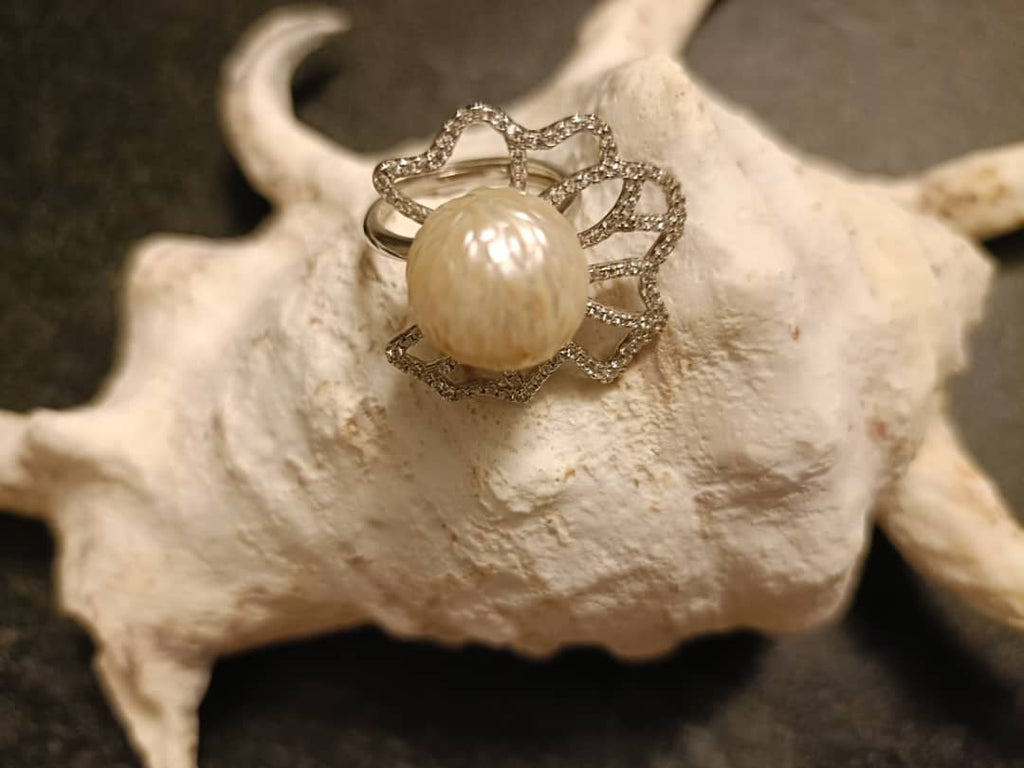 Glimmer Verse Pearl Ring