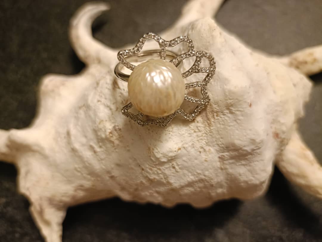 Glimmer Verse Pearl Ring