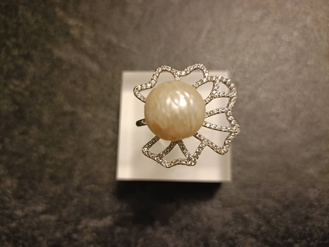Glimmer Verse Pearl Ring