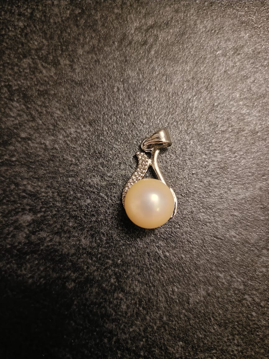 Soft Shineth Golden Pendant