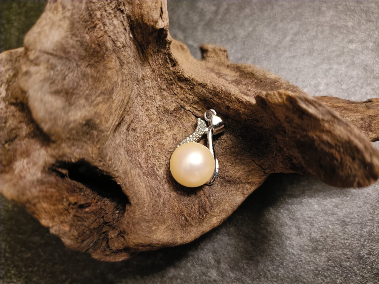 Soft Shineth Golden Pendant