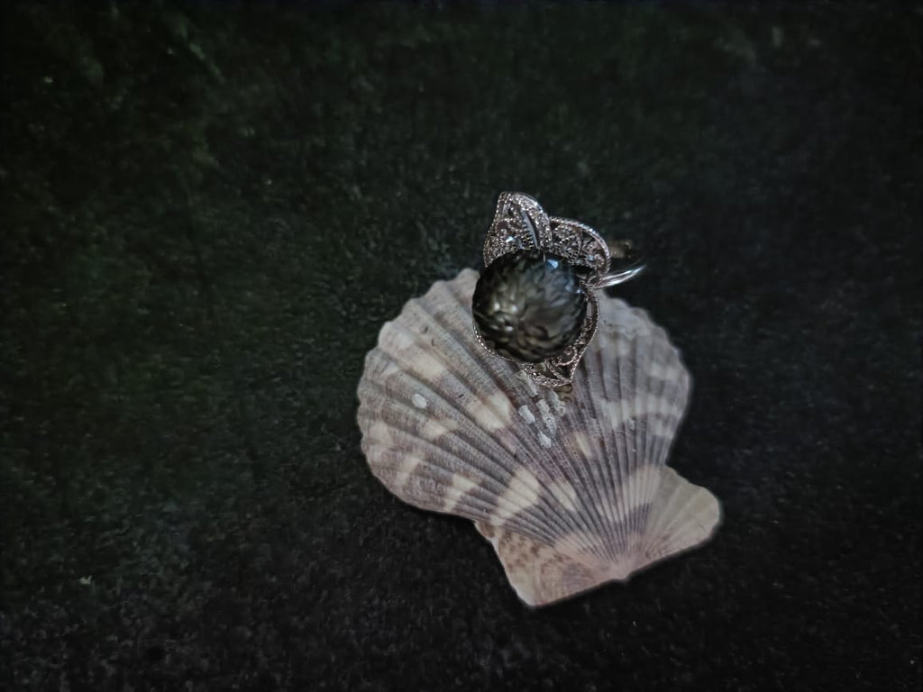 Vintage Classic Black Pearl