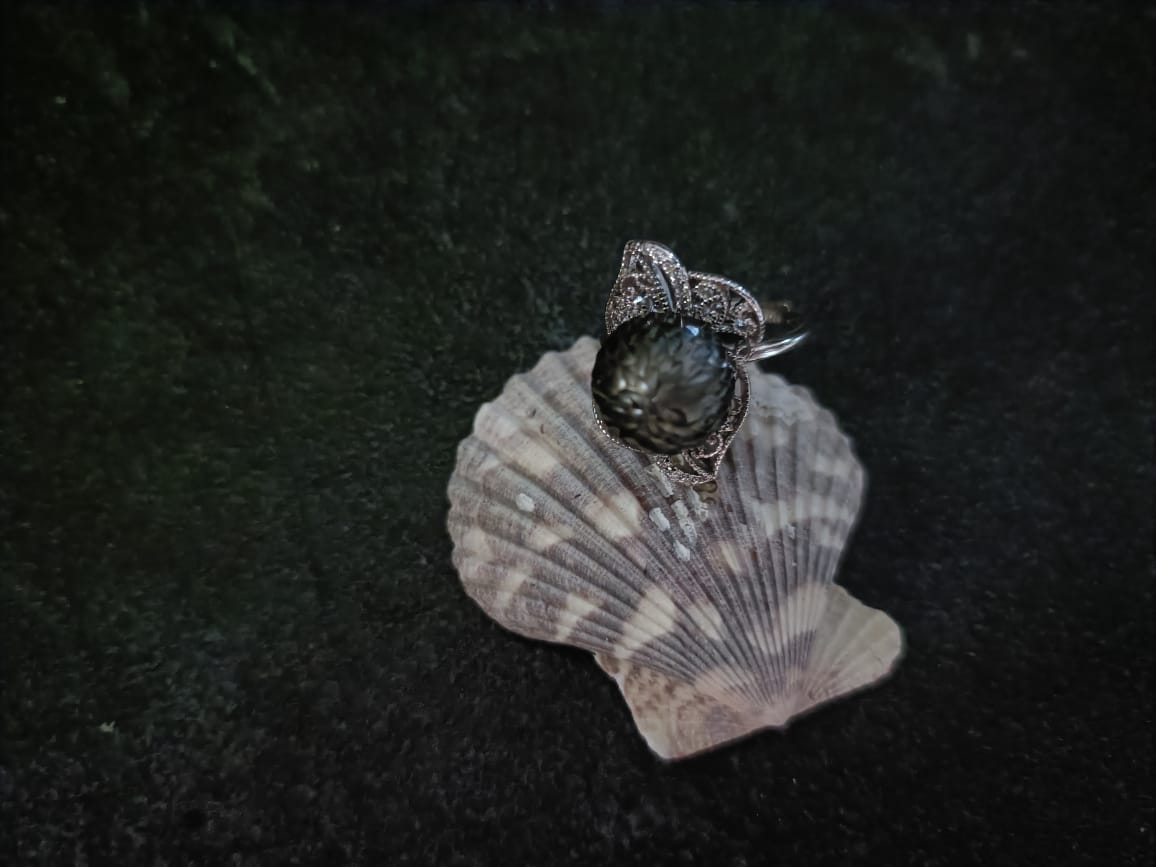 Vintage Classic Black Pearl