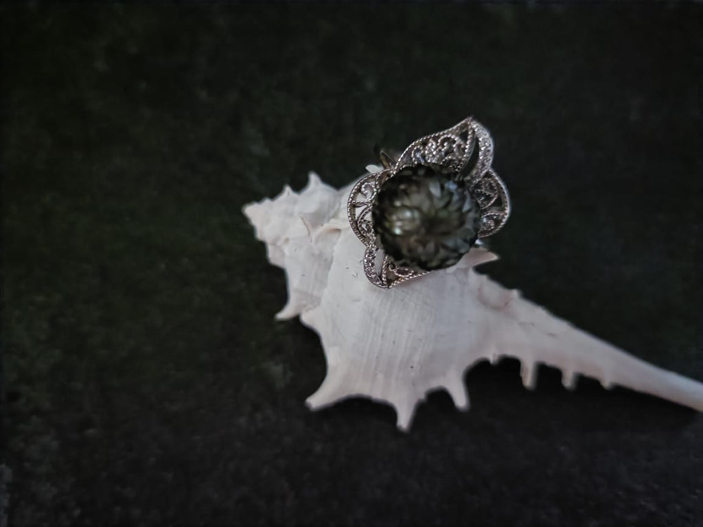 Vintage Classic Black Pearl