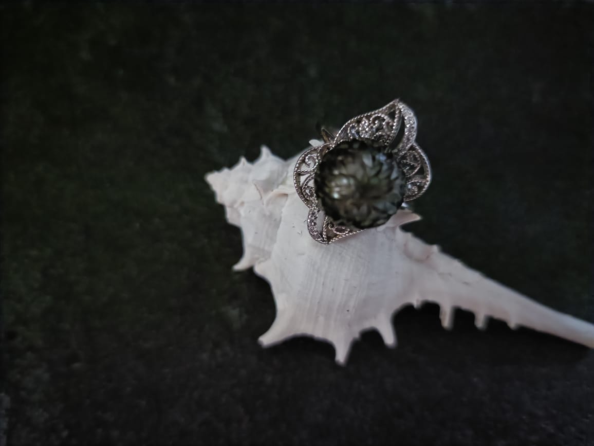 Vintage Classic Black Pearl