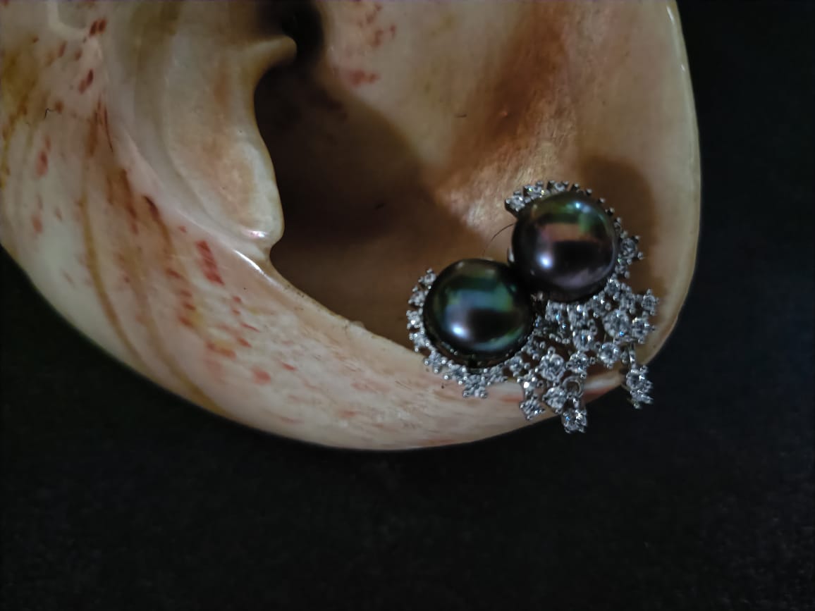 Madame Aurelia Black Pearl Earrings