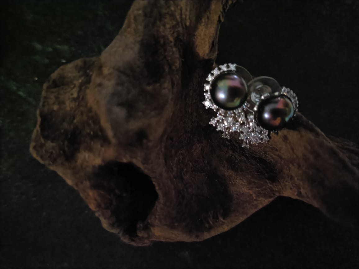 Madame Aurelia Black Pearl Earrings