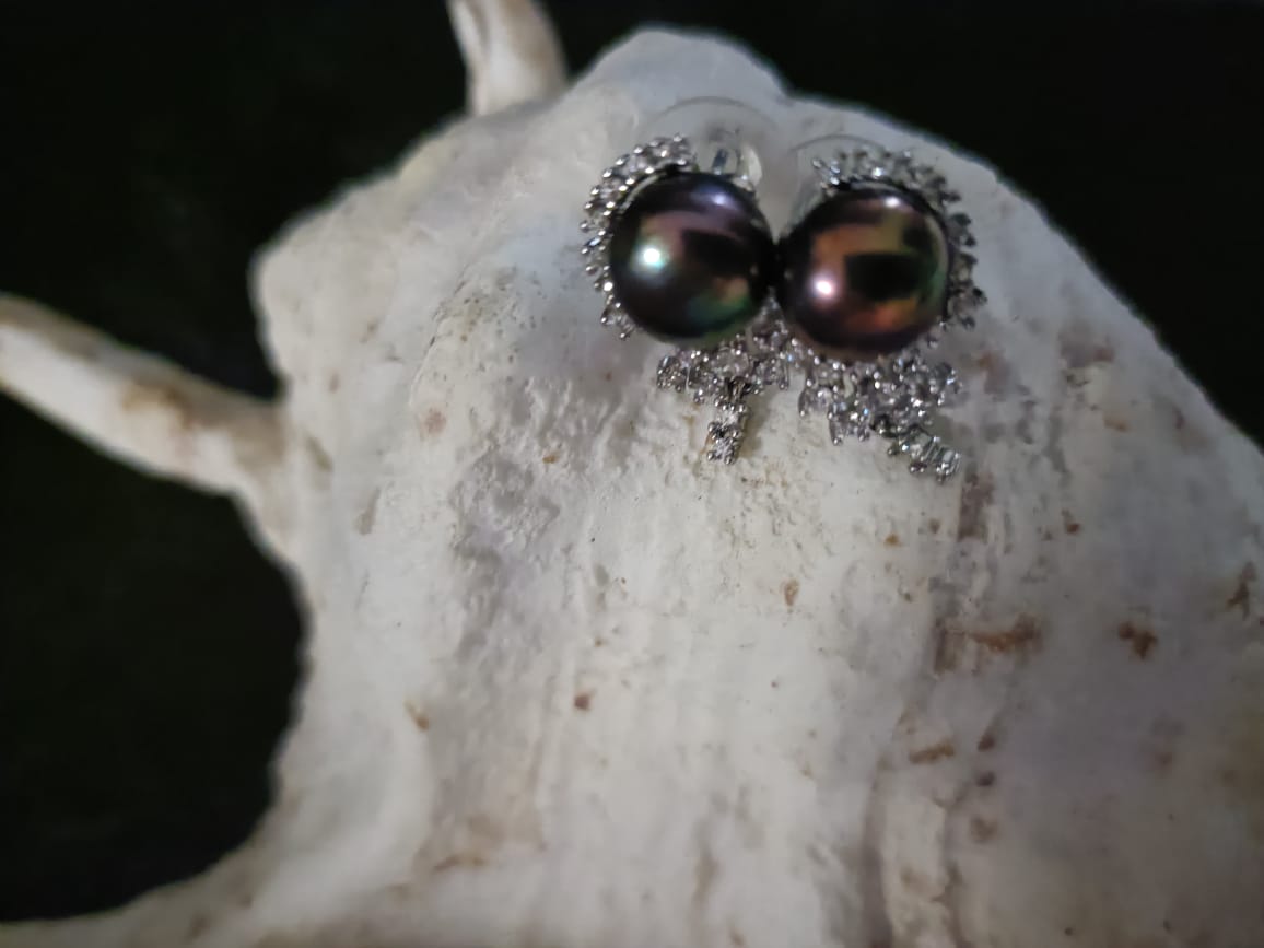 Madame Aurelia Black Pearl Earrings