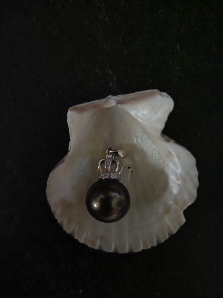 Crown Black Pearl Pendant