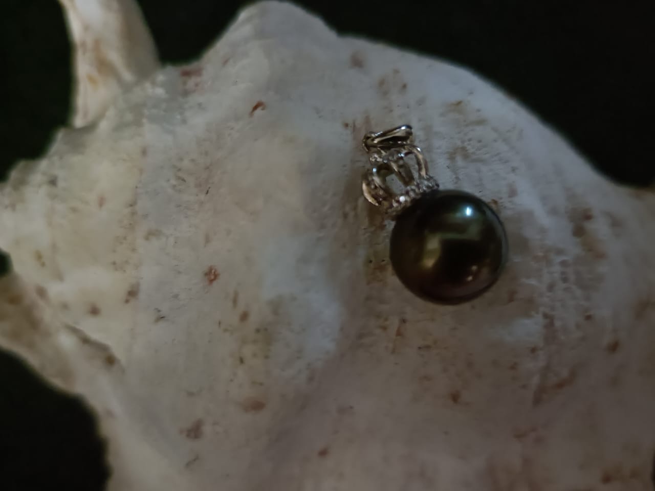 Crown Black Pearl Pendant